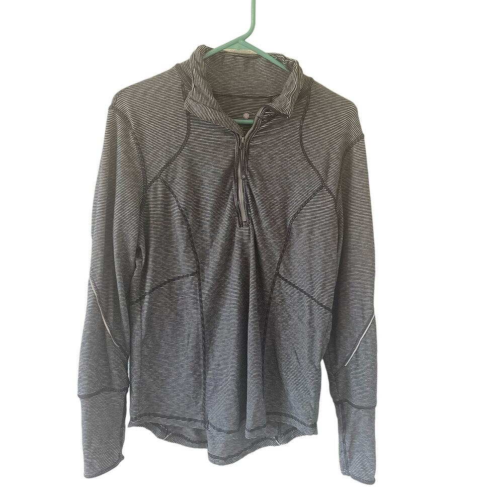 Tangerine women’s Soft black and grey striped active‎ pullover size large